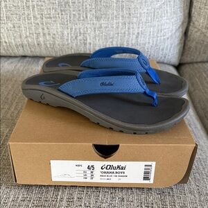 OluKai Boys Ohana Flip Flops in Aqua Blue and Dark Gray